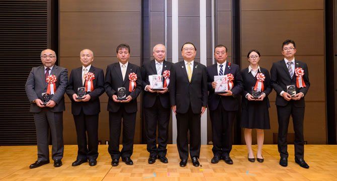 いわて働き方改革AWARD2017受賞企業集合写真